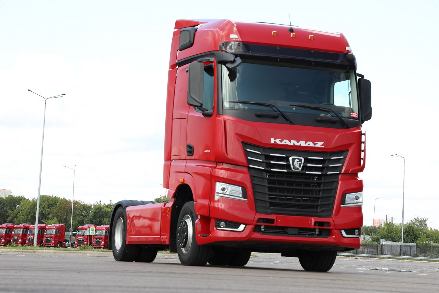 КАМАЗ 54901-70011-AA — отличный выбор для тех, кто ищет надежный, экономичный и технологичный седельный тягач