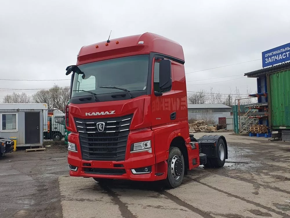 Седельный тягач KAMAZ 54901-CA (М1946) для буксировки полуприцепов для перевозки опасных грузов