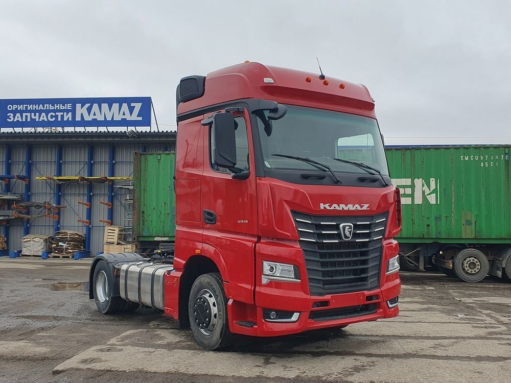 Седельный тягач KAMAZ 54901-70028-CА (М1946) для буксировки полуприцепов для опасных грузов