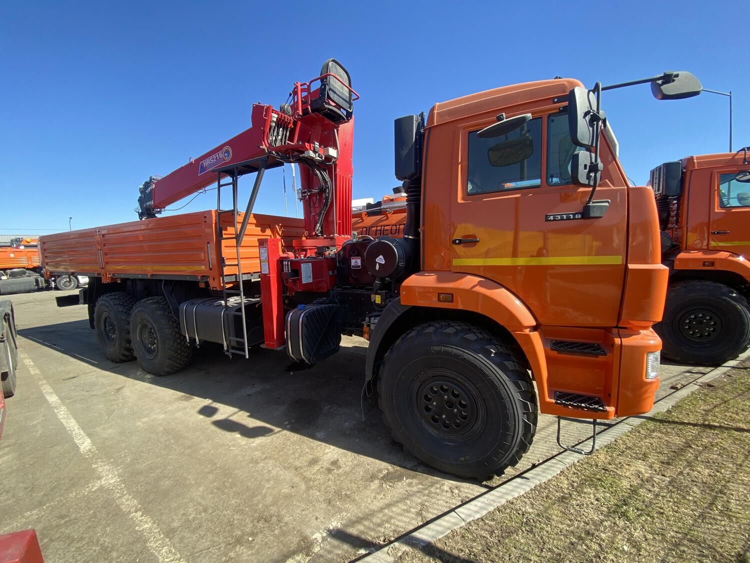 бортовой КАМАЗ 43118-73094-50 с кму HORYONG HRS 216