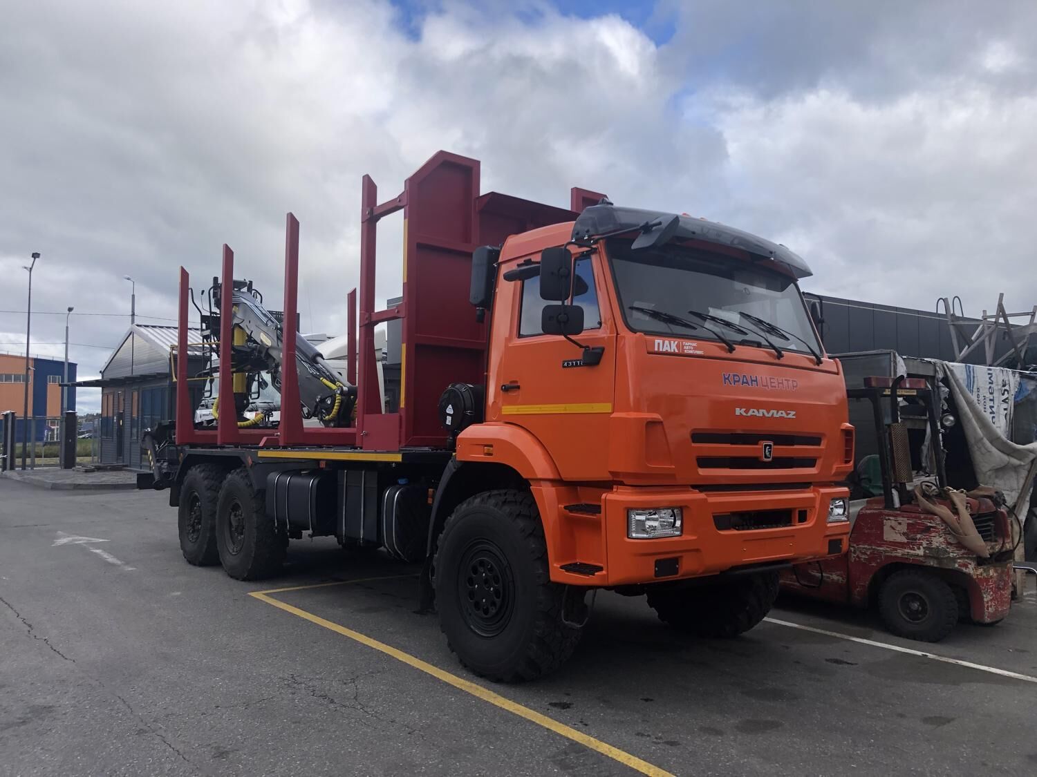 Сортиментовоз с ГМУ VM10L74 на шасси КАМАЗ 43118-23027-50 с ГМУ VM10L74