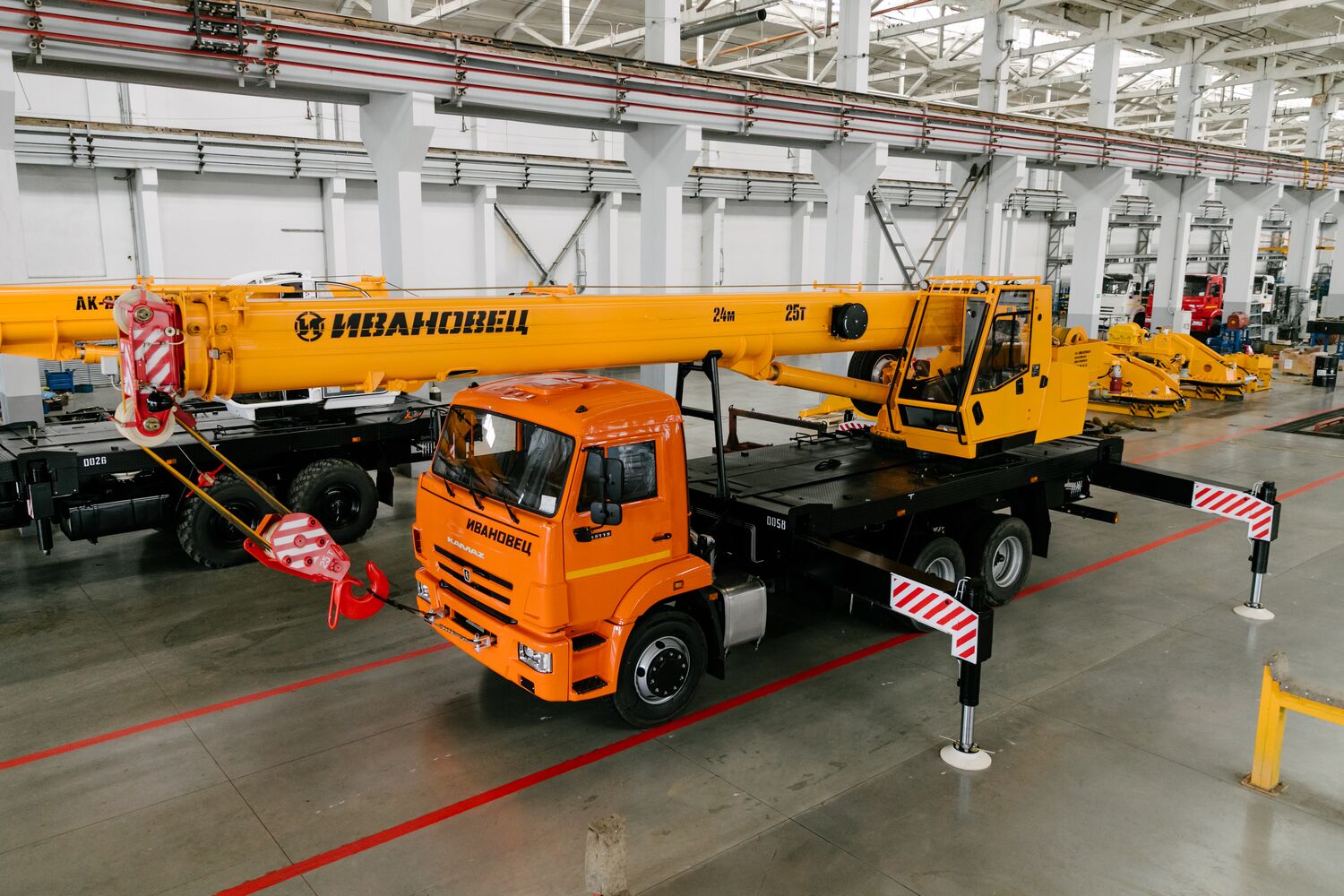 Автокран ИВАНОВЕЦ КС-45717К-1В, г/п 25 т на шасси КАМАЗ 65115-3081-48(A5)