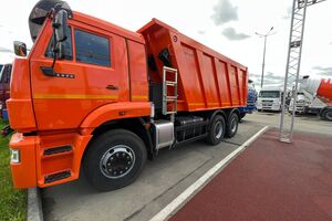 самосвал КАМАЗ 6520-6041-53 с задней разгрузкой