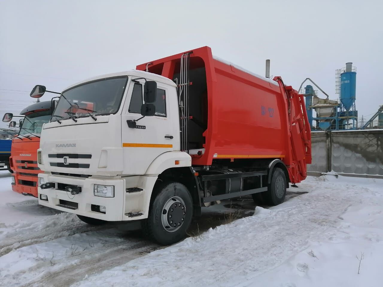 Мусоровоз КО-427-72 с порталом на шасси КАМАЗ 53605-48