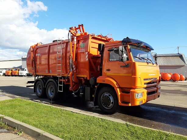 мусоровоз КО-440-5 (вместимость кузова 22м3, боковая загрузка, универсальный захват)
