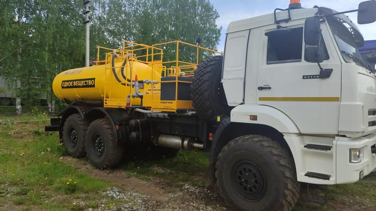 Установка насосная для кислотной обработки скважин СИН32 на шасси КАМАЗ 43118