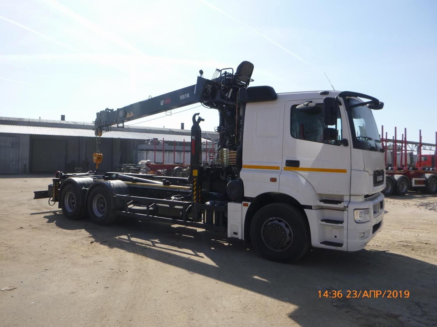 Крюковй погрузчик Hiab 20S59 с КМУ Hiab 190T на шасси КАМАЗ 65207-1002-87(S5)