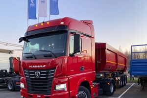 седельный тягач KAMAZ 54901-70018-CА (М1946) для буксировки полуприцепов для опасных грузов