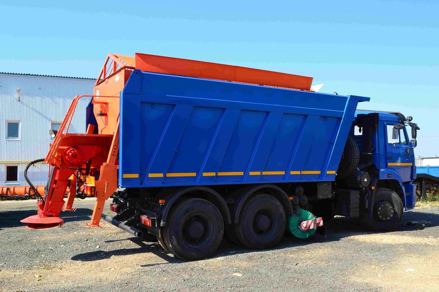 КДМ-7881010 на с.КамАЗ-6520-53 (ПС (сталь 09Г2С V=10,5 м3), Средняя щетка)