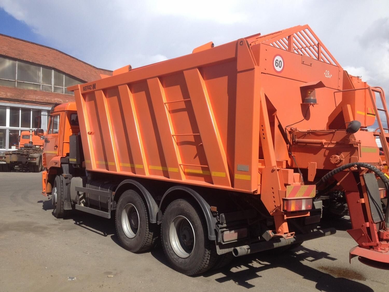 КДМ-7881010 на с.КамАЗ-6520-53 (ПС (сталь 09Г2С V=10,5 м3)