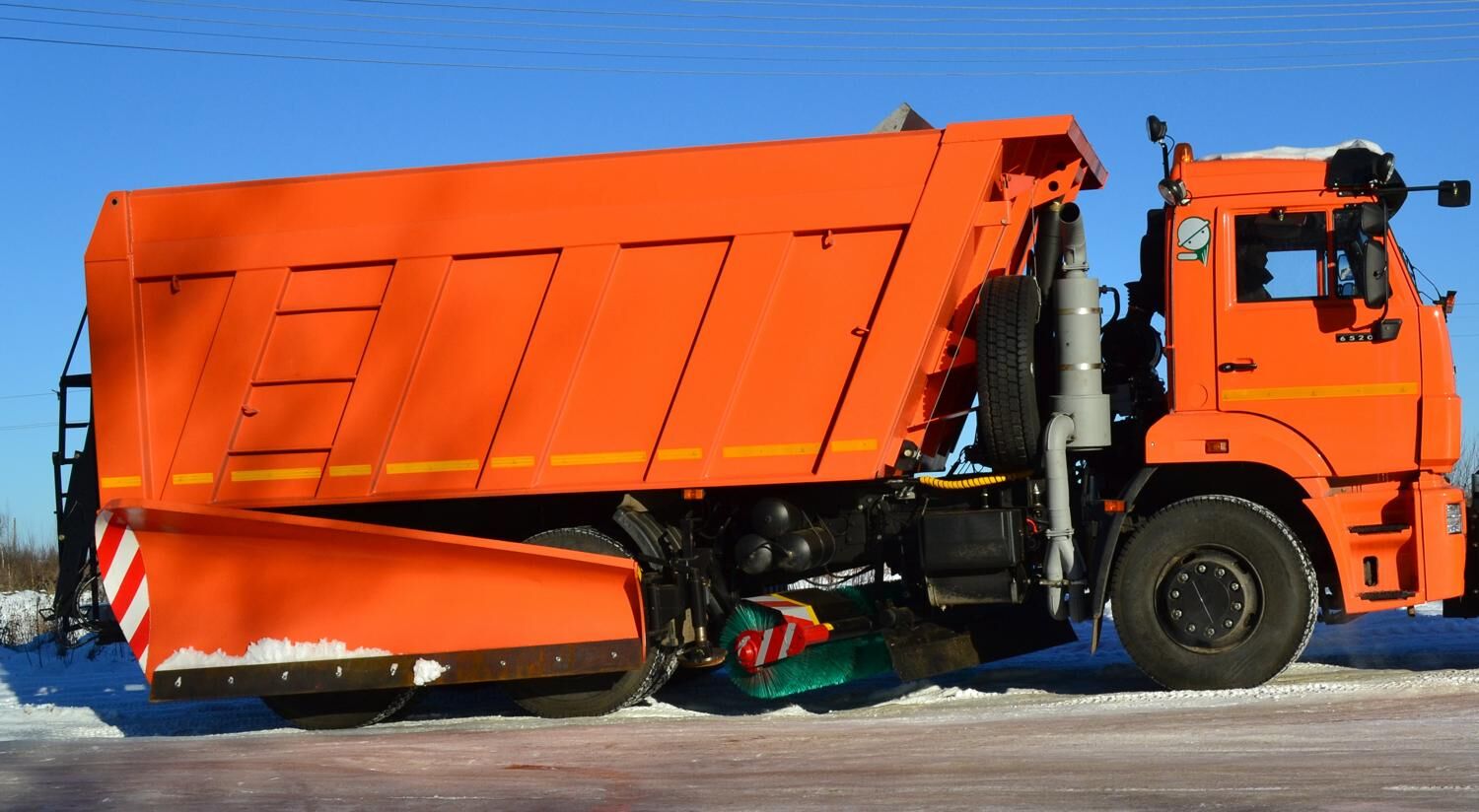 КДМ-7881010 на с.КамАЗ-6520-53 (Боковой отвал, Средняя щетка)