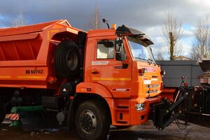 КДМ-7881050 на с.53605 (ПС сталь 09Г2С,V=6 м3, Передний отвал, Средняя щетка)
