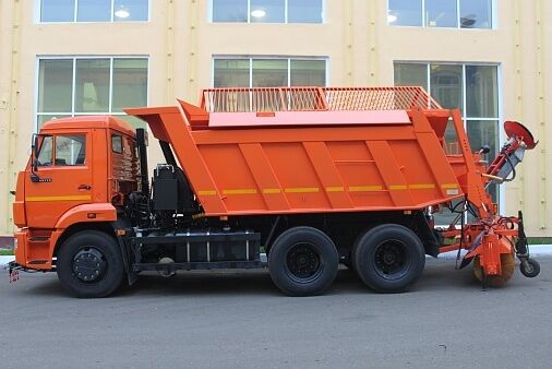 КДМ-7881021 на с.65115-50 (ПС сталь 09Г2С, V=8,5 м3, Задняя щетка)