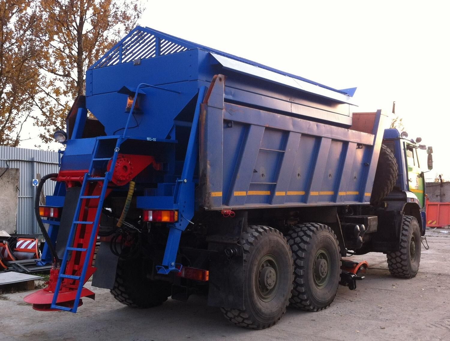 КДМ-7881012 на с.65222 (ПС сталь 09Г2С, V=10,5 м3, Средний нож)