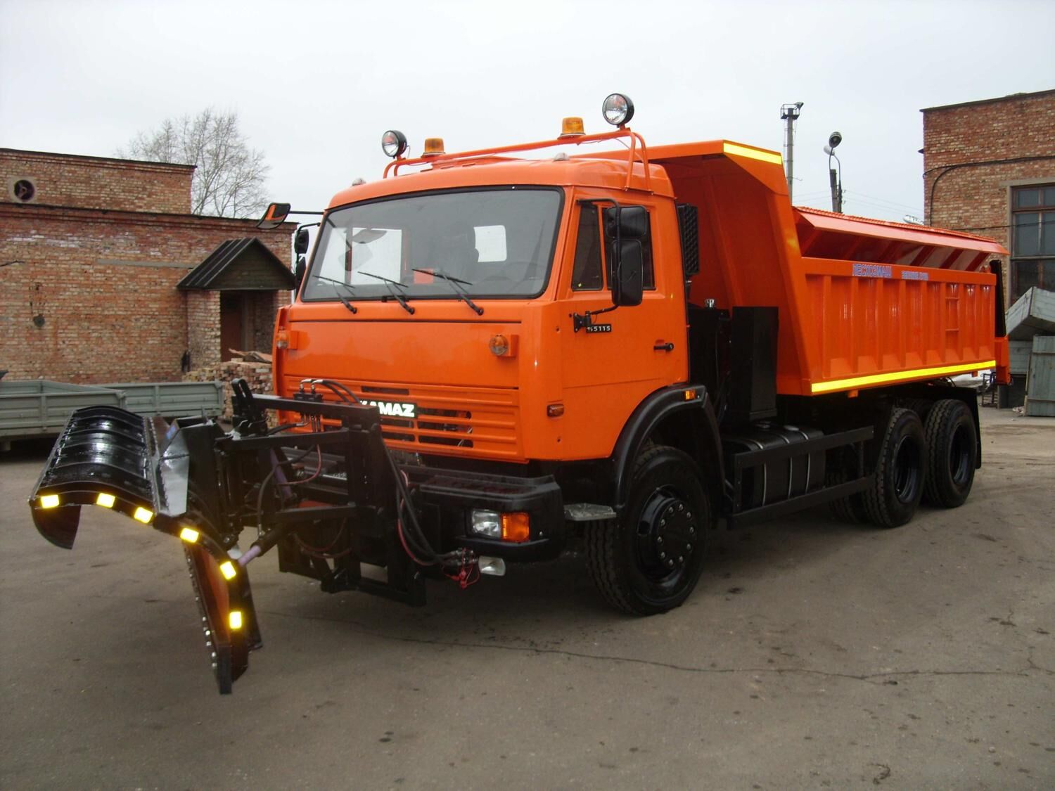КДМ-650-04 на ш.65115-48 (Самосвальный кузов, ПС сталь 09Г2С, V=8 м3, Передний отвал)