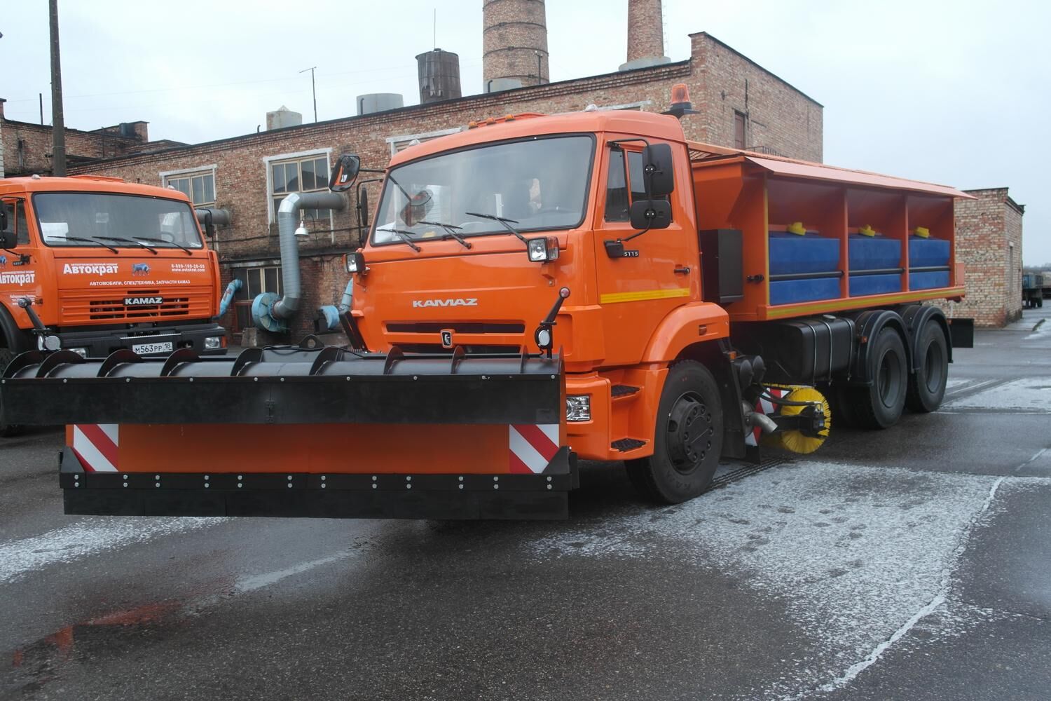 КДМ-650-08 на ш.65115-50 (ПС сталь 09Г2С,V=8 м3, Баки для увлажнения, Передний отвал, Средняя щетка)